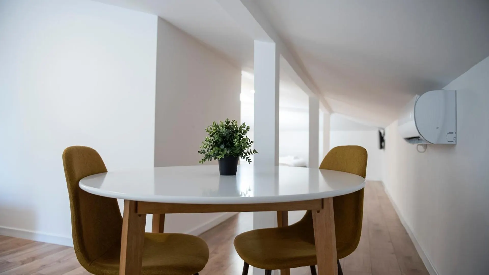 Lazynest Residence Bucureşti 0*,  România
